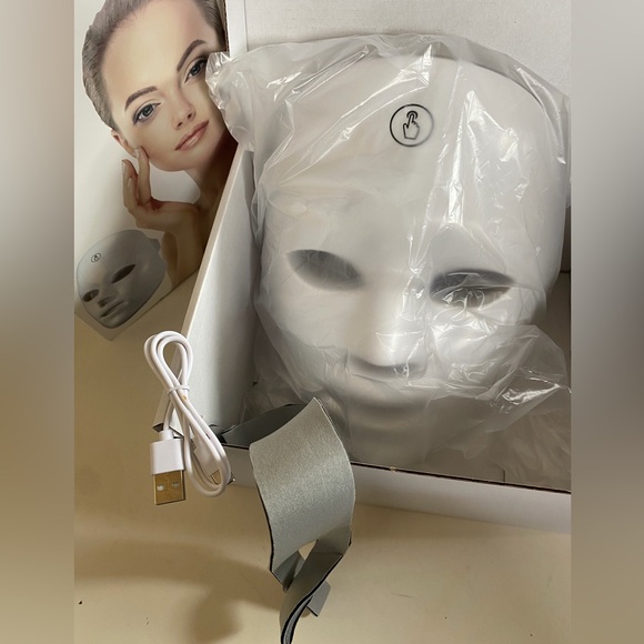 LED Light Therapy Mask - Picture 3 of 15